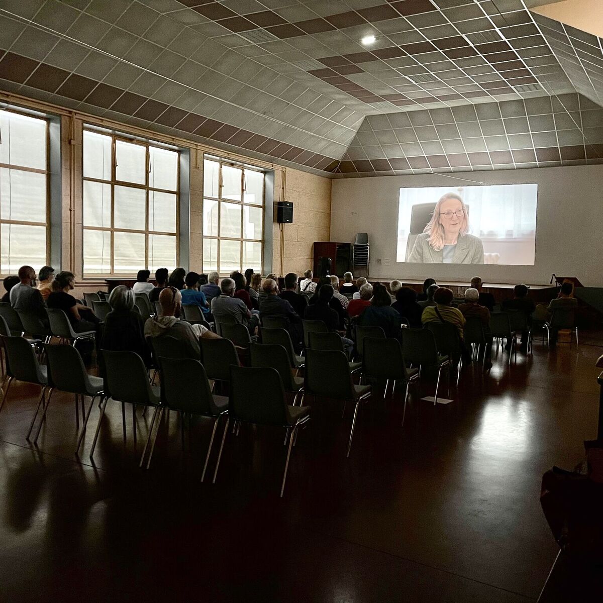 Salle remplie pour une projection du film